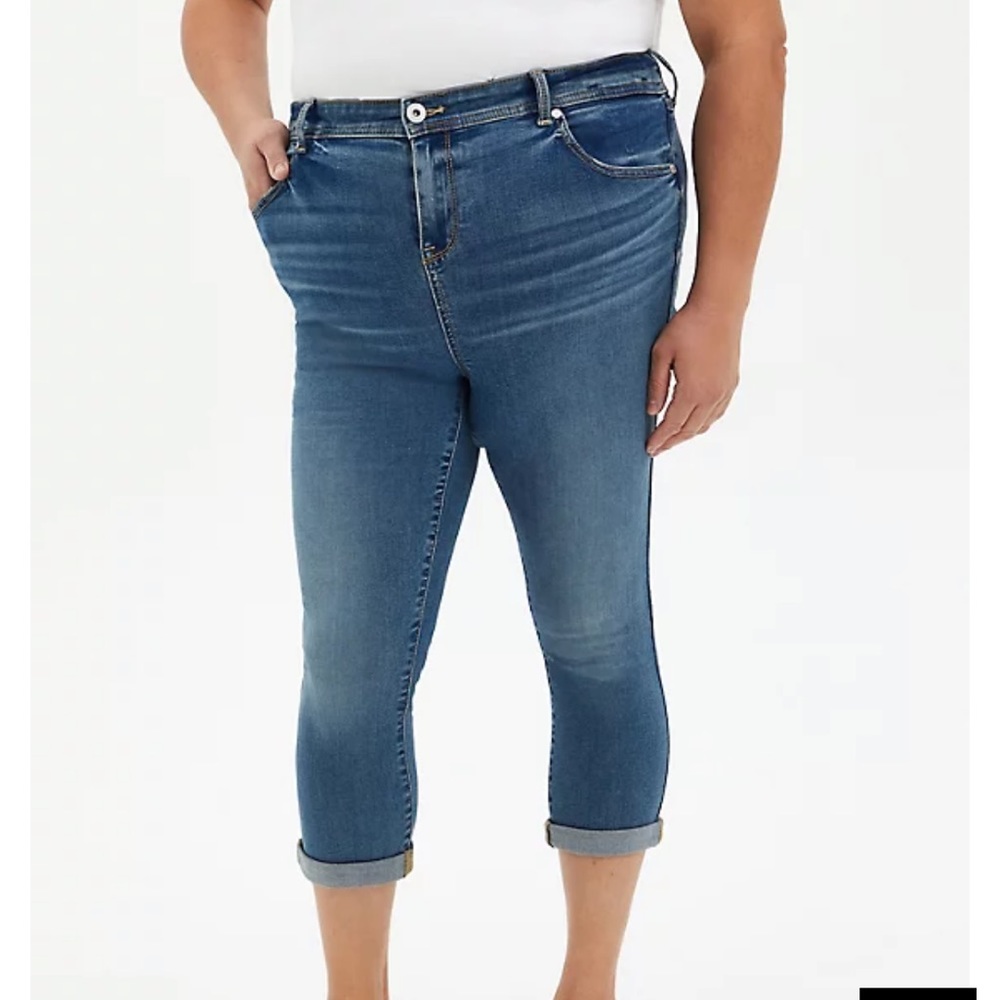 New torrid crop mid fit skinny jeans. 28